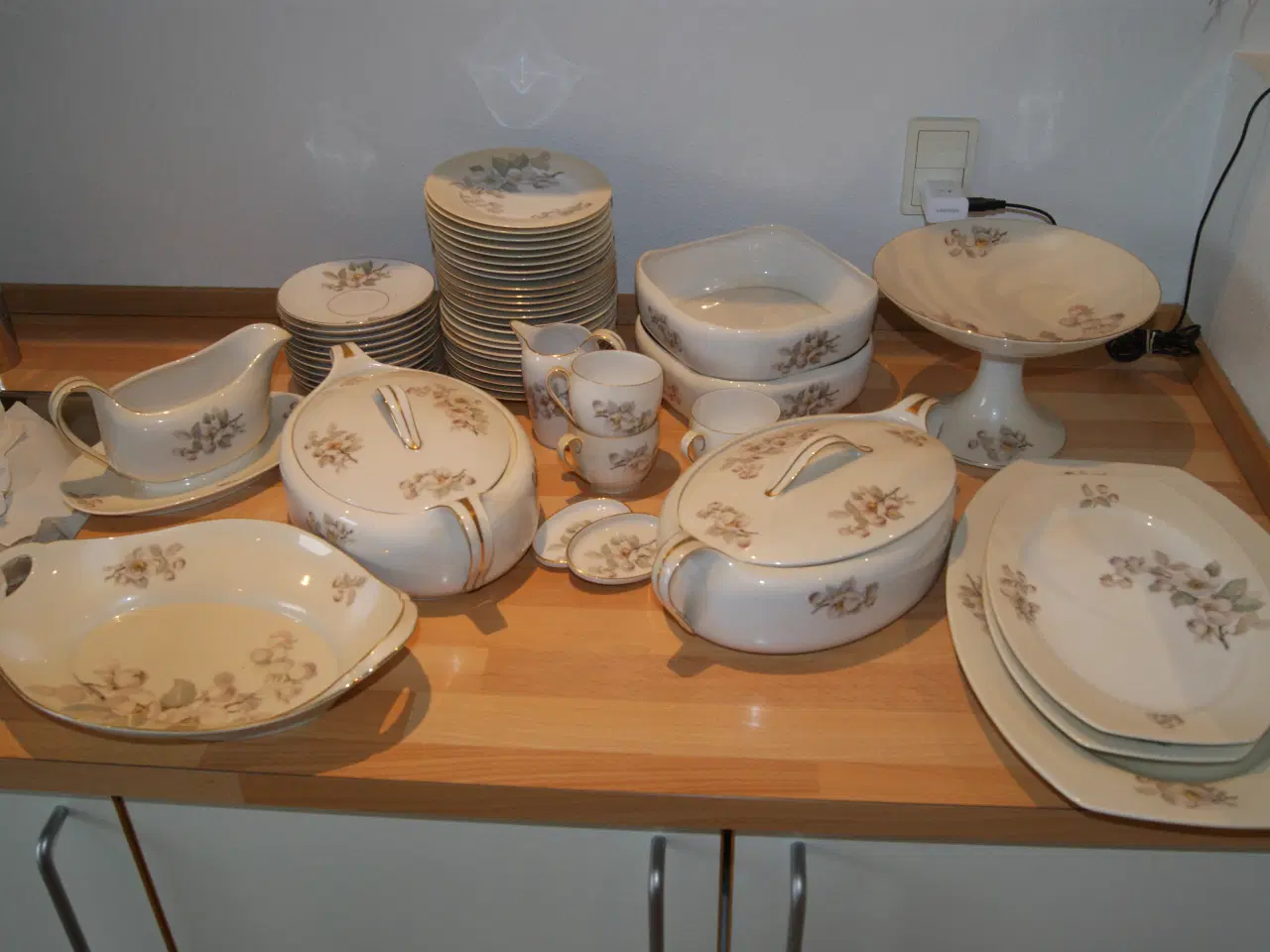 Billede 1 - Ældre spisestel