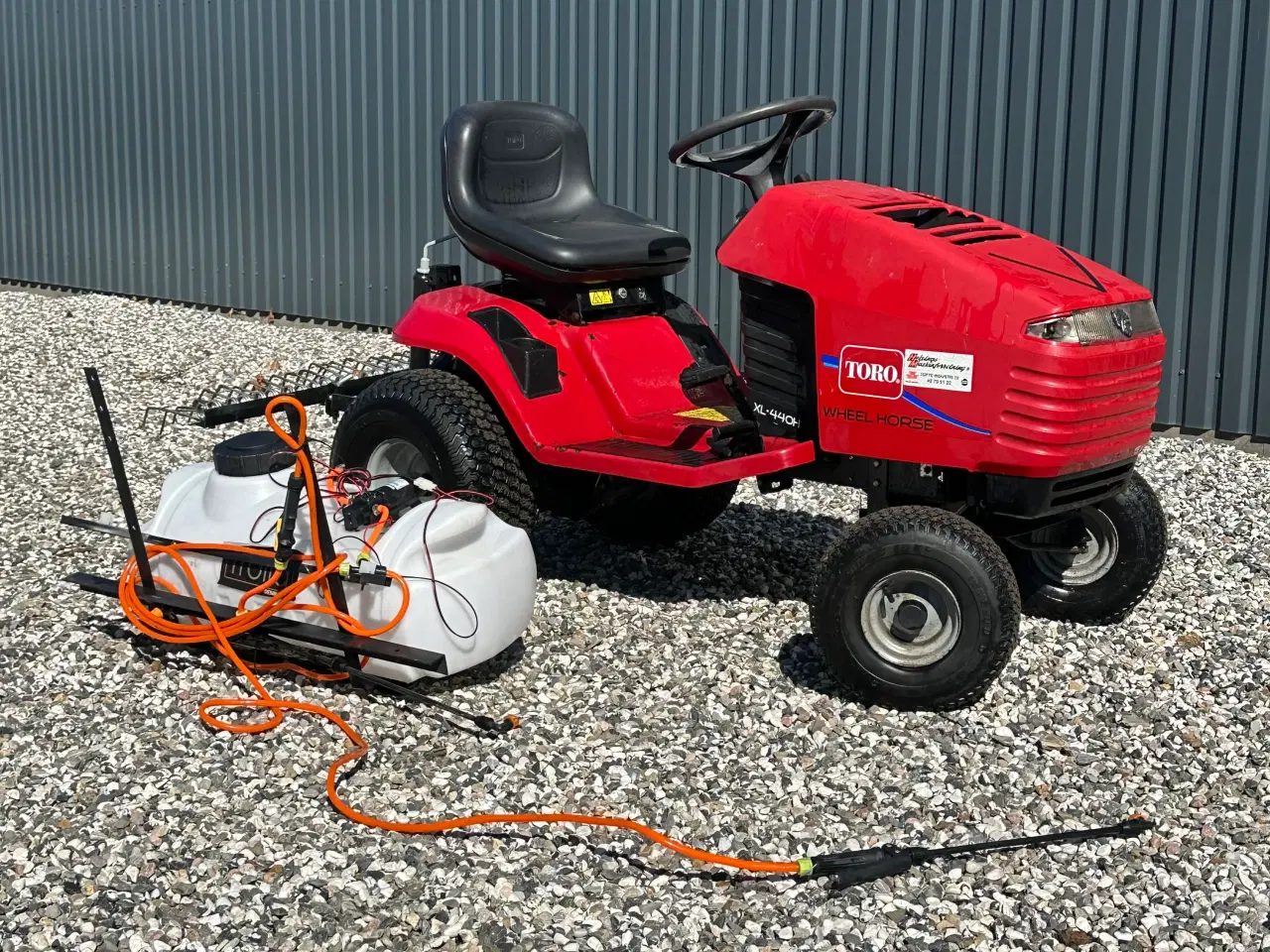Billede 7 - Toro Havetraktor med sprøjte og Rive