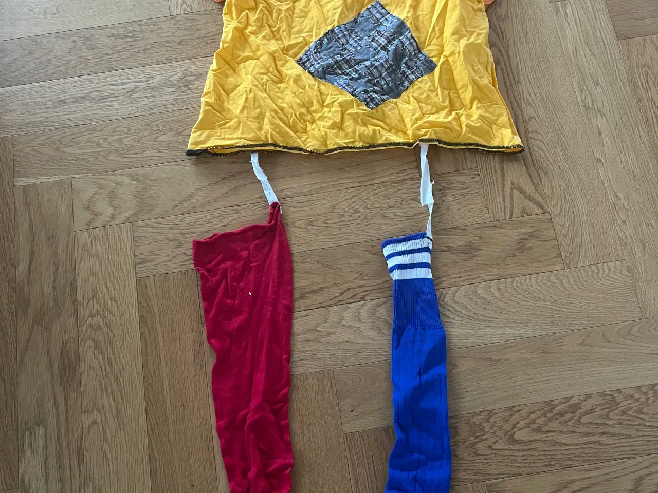 Billede 4 - Divers kostumer til voksne og børn