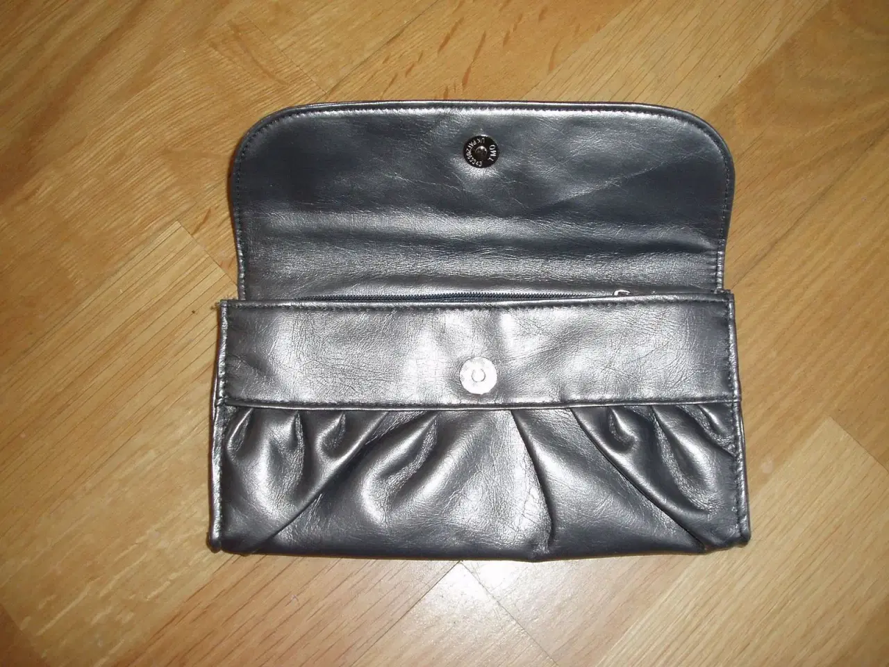 Billede 2 - Lille kuverttaske med magnetlås