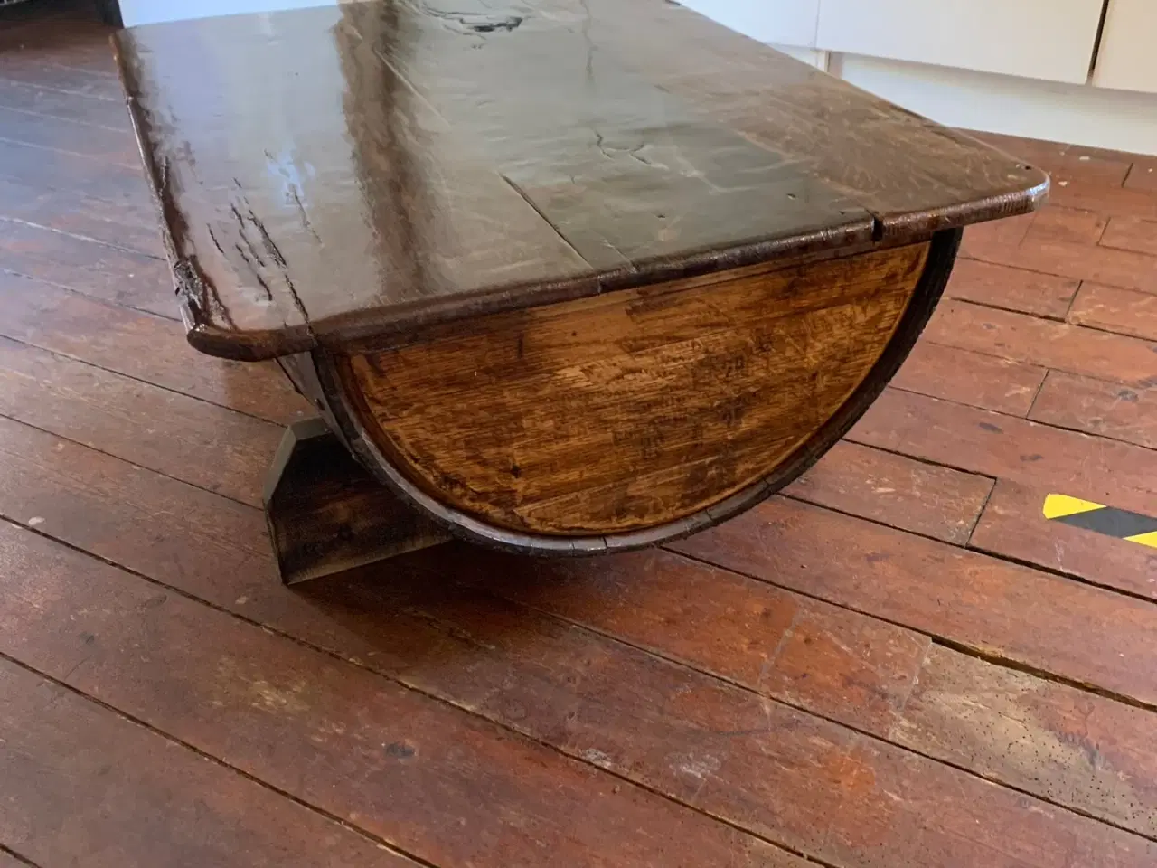 Billede 2 - Sofabord, lavet af ægte Whiskytønde fra Skotland