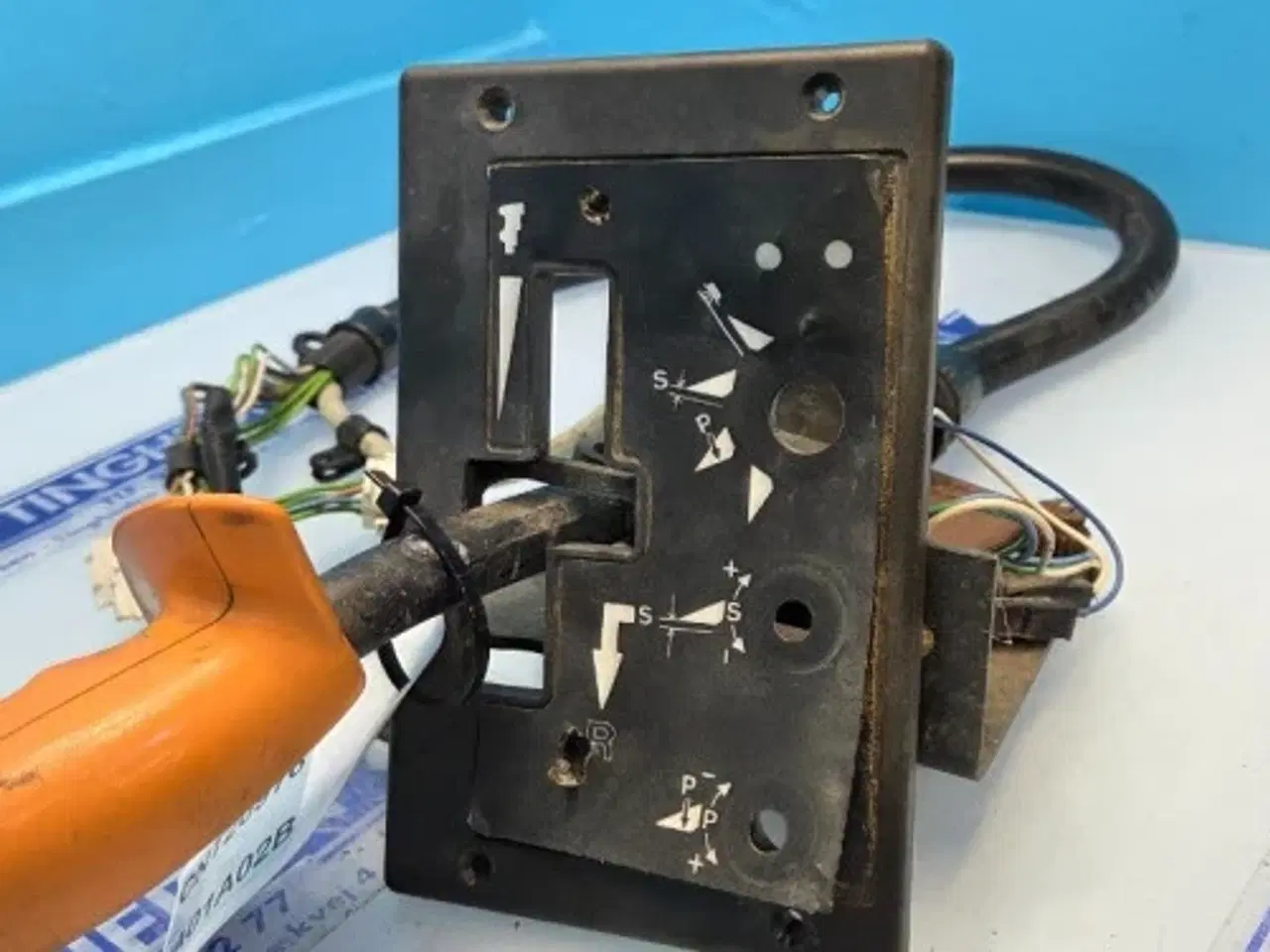 Billede 16 - New Holland TX68 Kørehåndtag 84017717