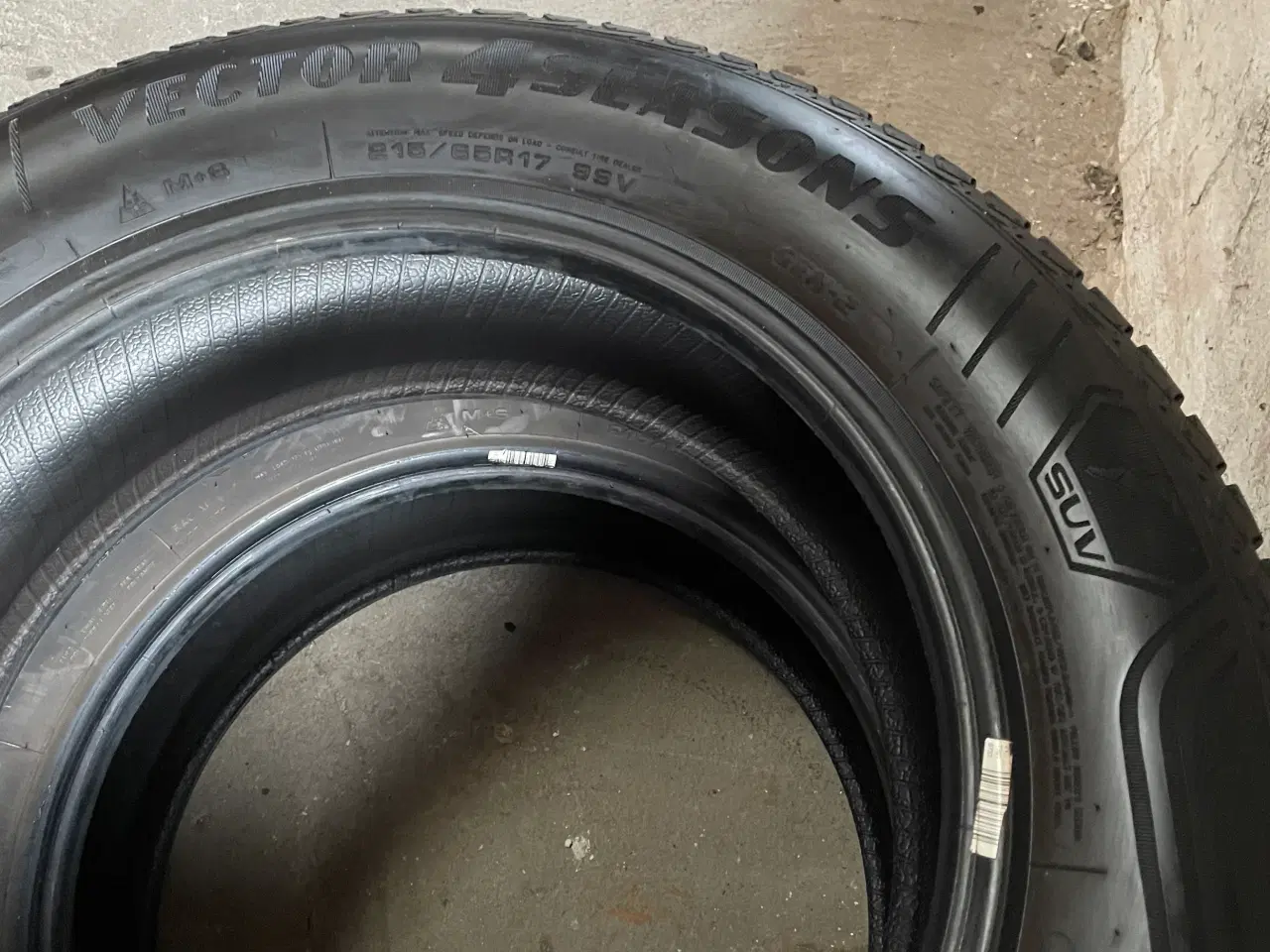 Billede 3 - 215/65/17 99V Goodyear H2 helårsdæk