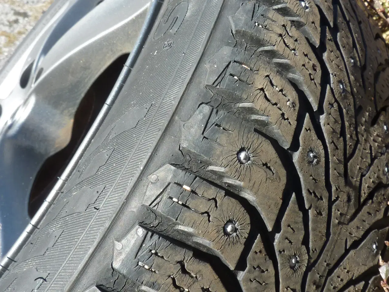 Billede 3 - Fælge med pigdæk 16 tommer