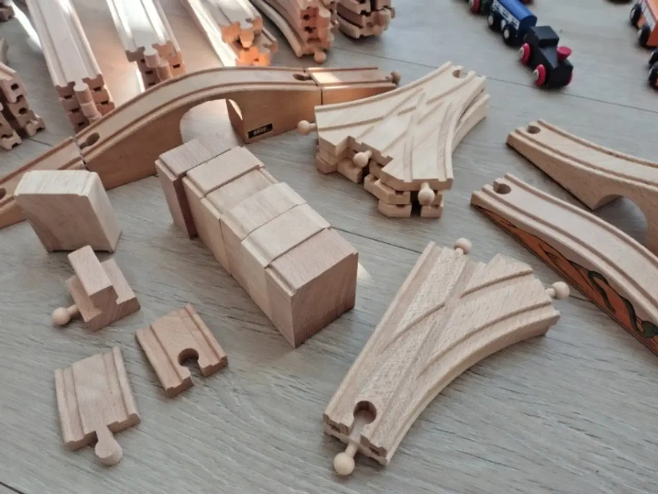 Billede 3 - Stor BRIO togbane – mange skinner, tog og tilbehør