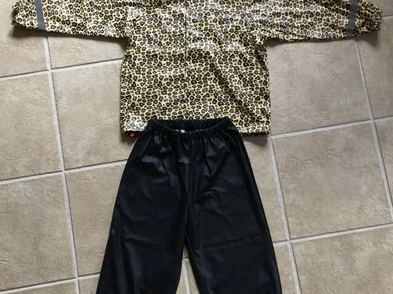 Billede 3 - Pige Regntøj str. 116