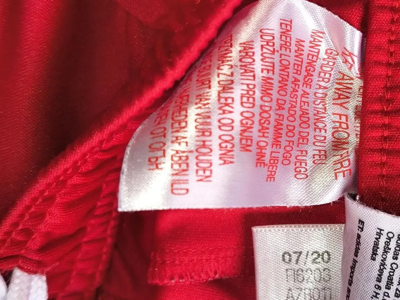 Billede 3 - FC BAYERN SHORTS, STR. 9-10 ÅR, SOM NYE
