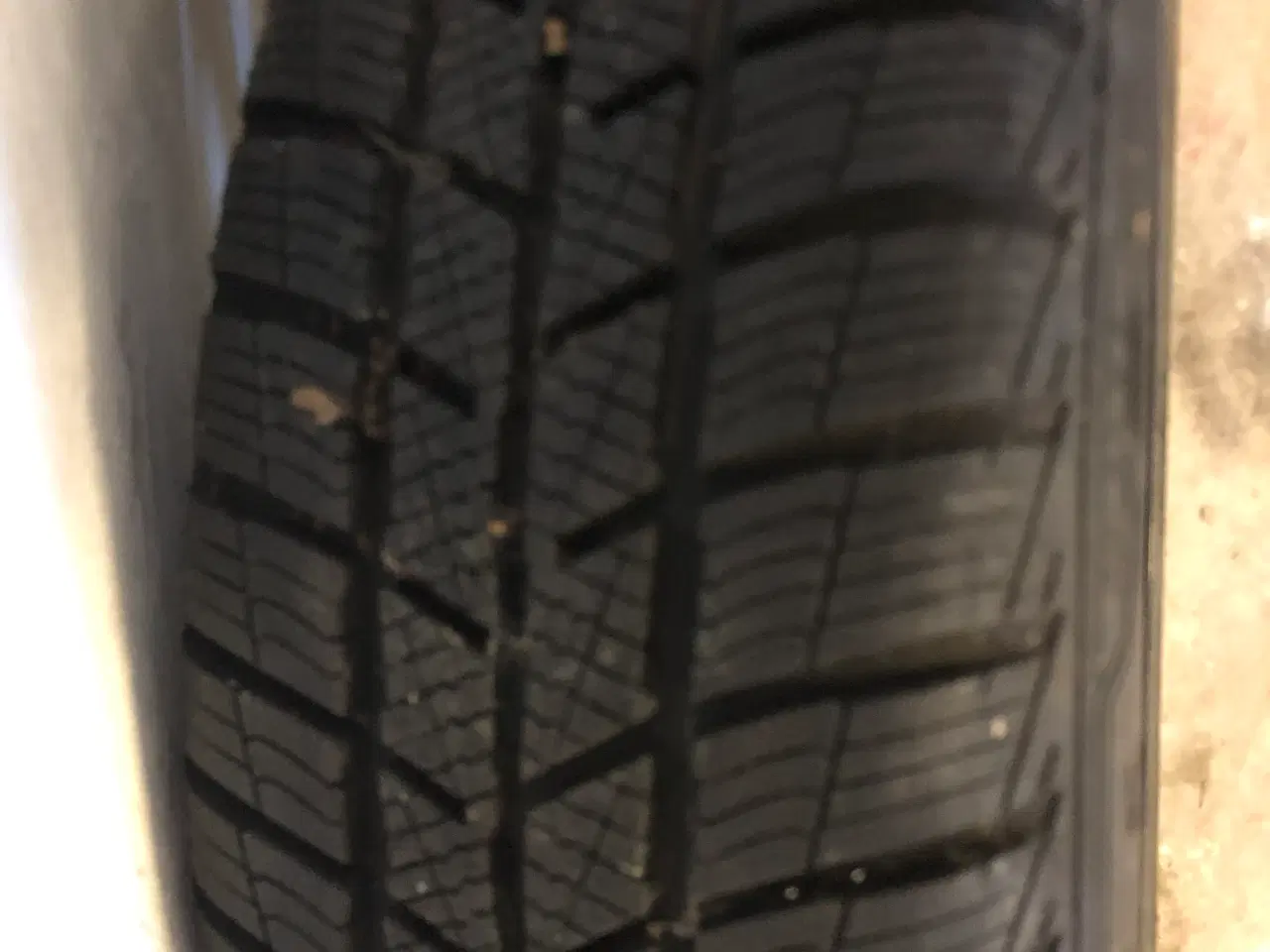 Billede 2 - Næsten ny helårsdæk og fælg