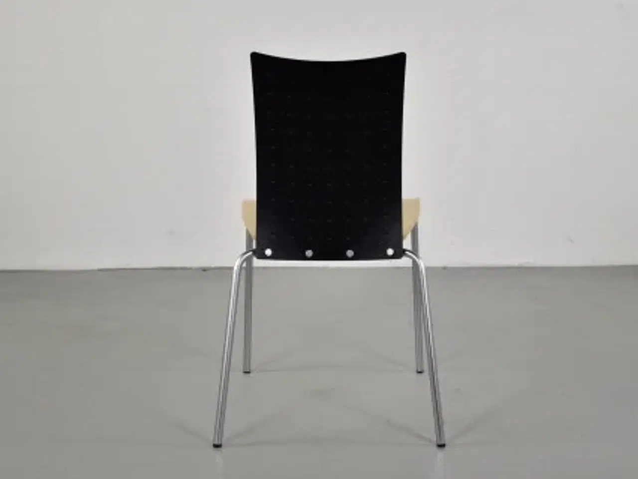 Billede 3 - Randers konference-/mødestol med sort ryg og ahorn sæde
