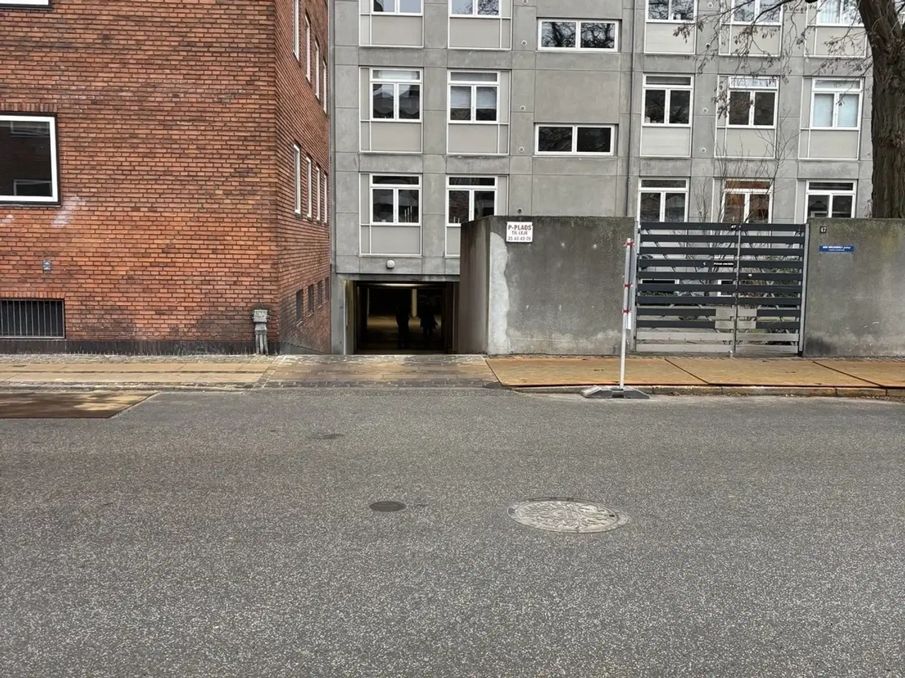 Billede 1 - Parkeringsplads til leje i centrum nær Kgs Nytorv.