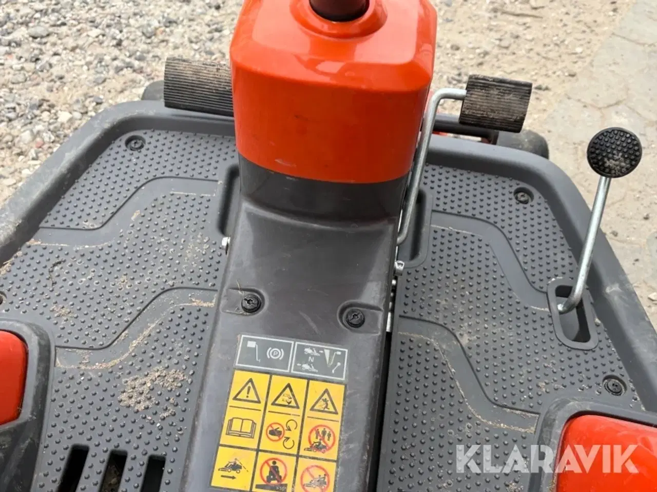 Billede 12 - Græsslåmaskine Husqvarna R214C