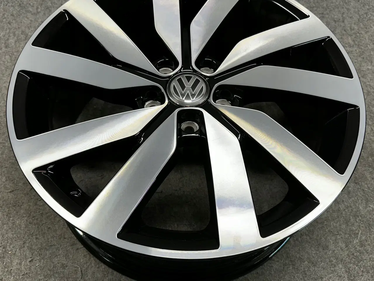 Billede 1 - VW GOLF VII 5G MARSEILLE 18 7.5" x 18" 5x112 ET 51