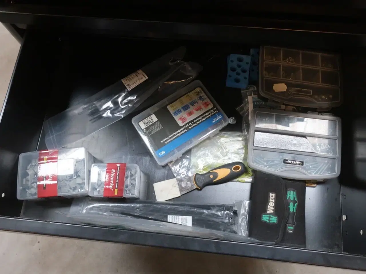 Billede 5 - Værkstedsvogn med indhold