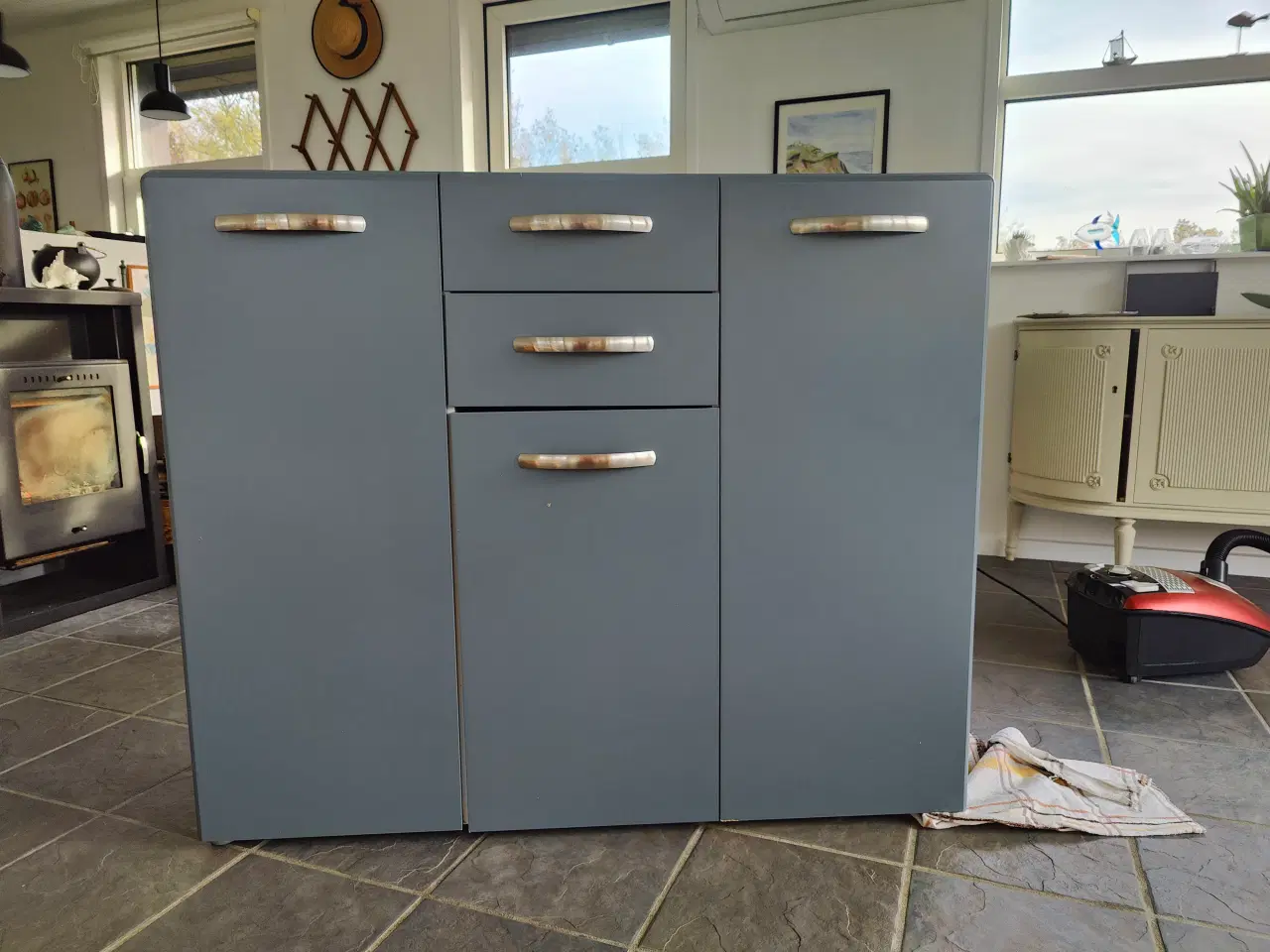 Billede 1 - Blå /grå skænk.