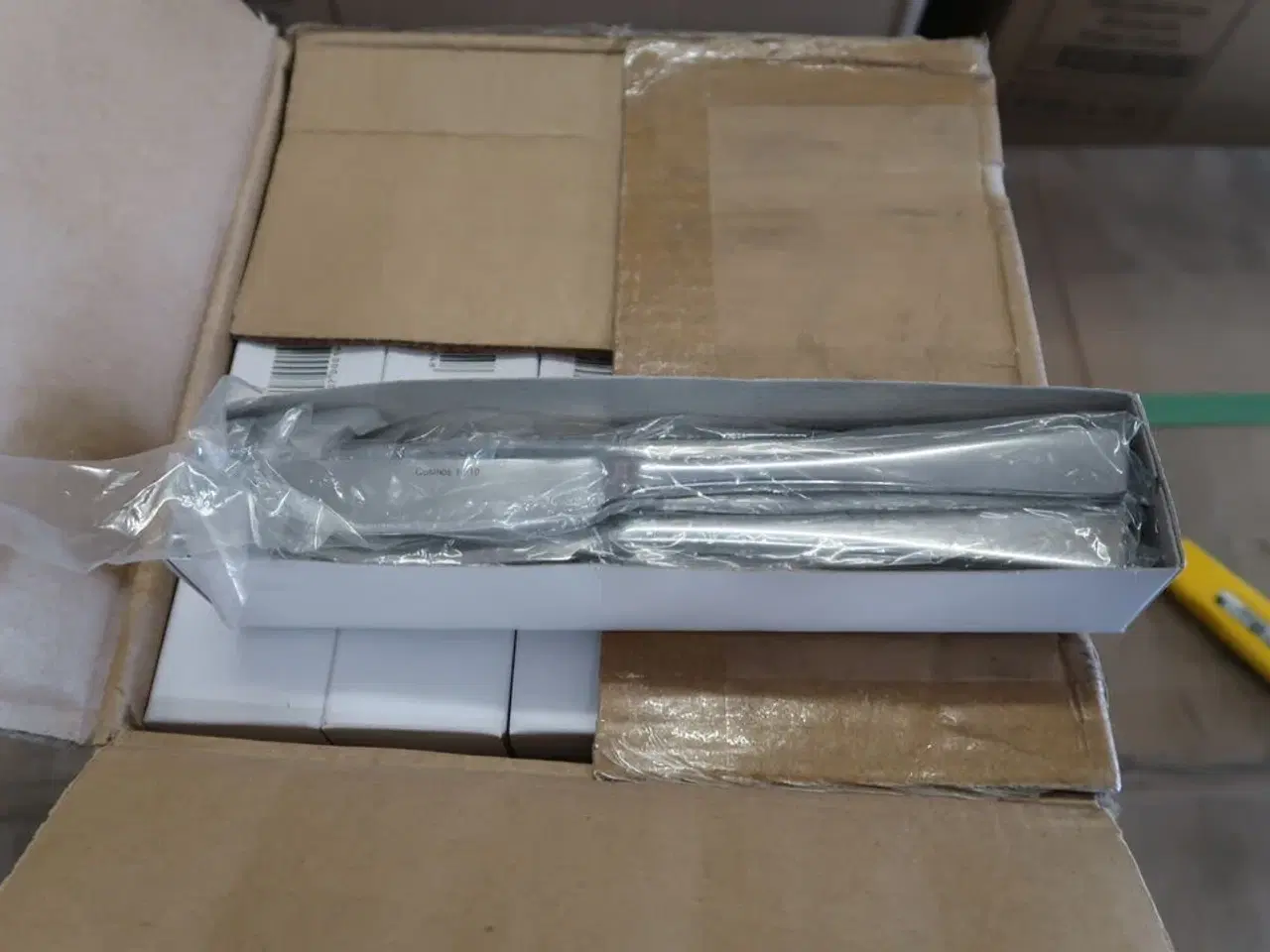 Billede 1 - 3 kasser (300 pr. stk.) Dessert/frokost kniv  L205 mm  COSMOS 336009