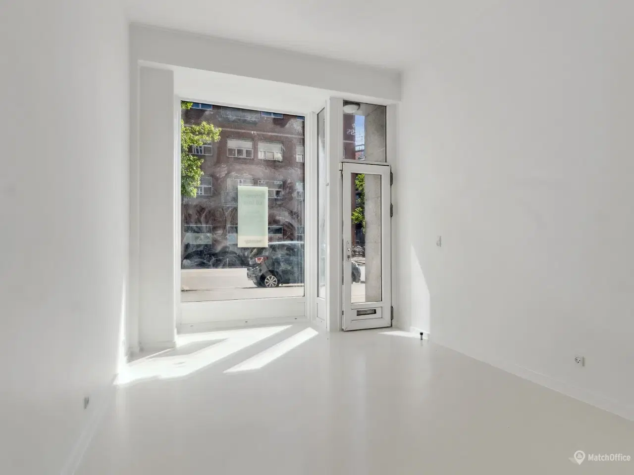 Billede 1 - 29 m² butik/pakkeshop-Kontor