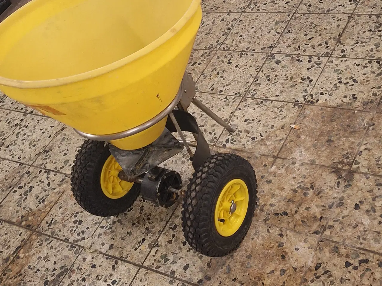 Billede 2 - Saltspreder og gødningsspreder 