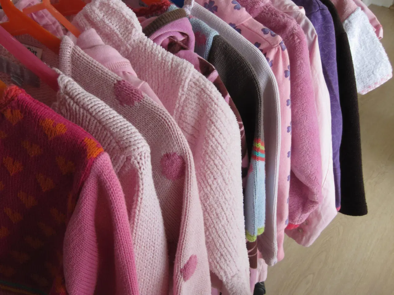 Billede 2 - lækre strik- og sweatshirt trøjer fra str. 74 