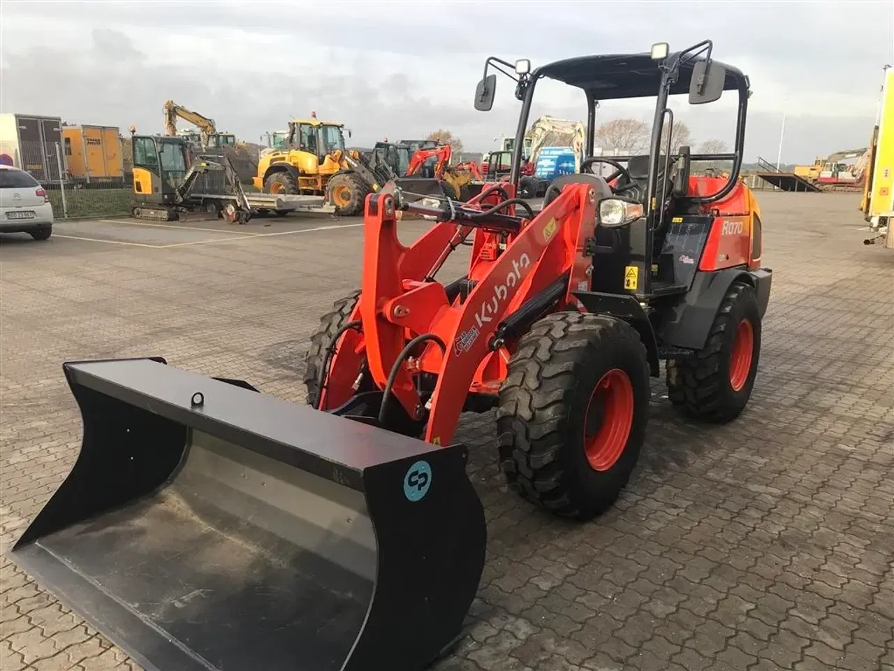 Billede 3 - Kubota R070 brugt maskine kun kørt 10 timer.