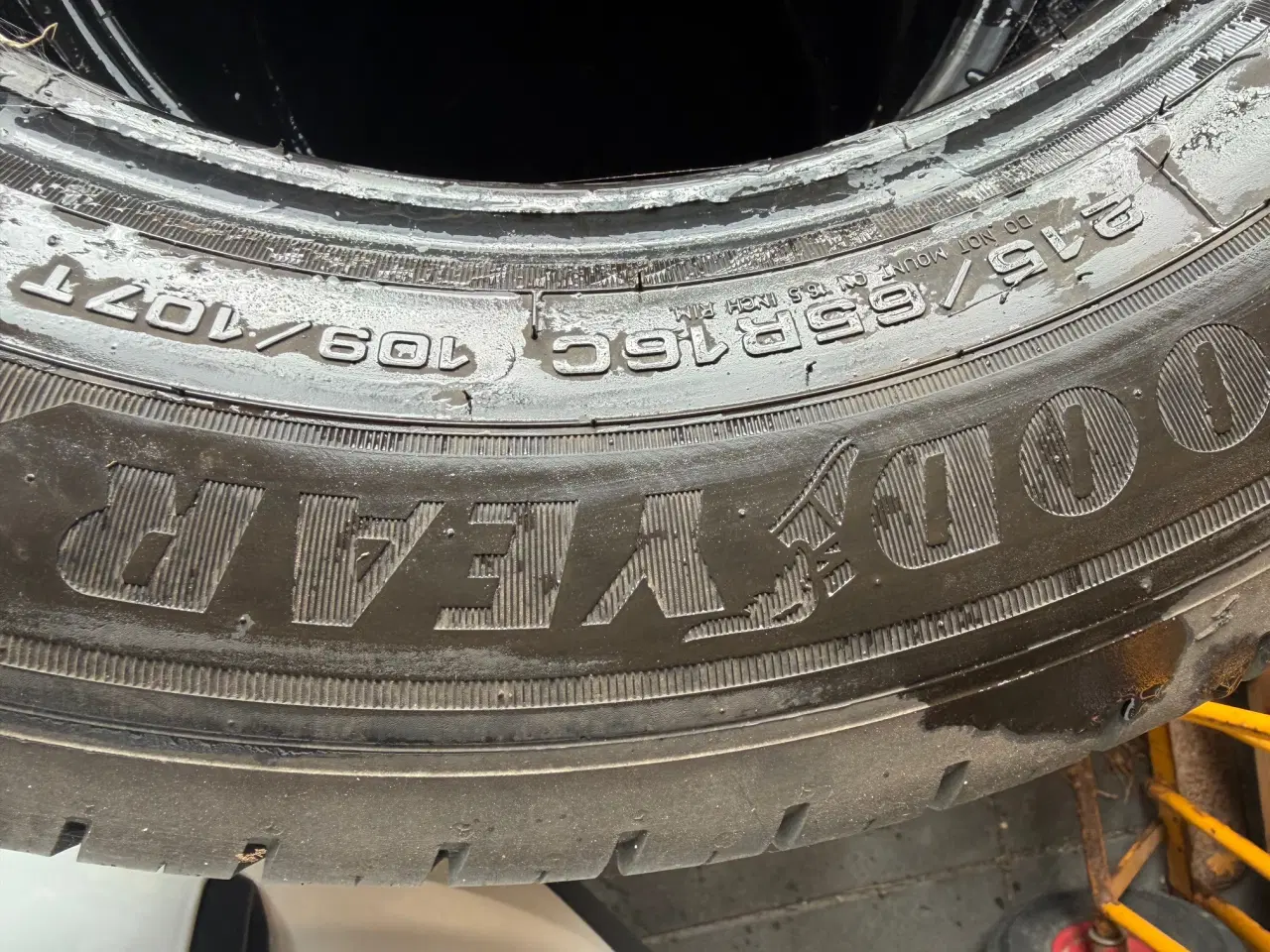 Billede 2 - Dæk fra Ford Transit