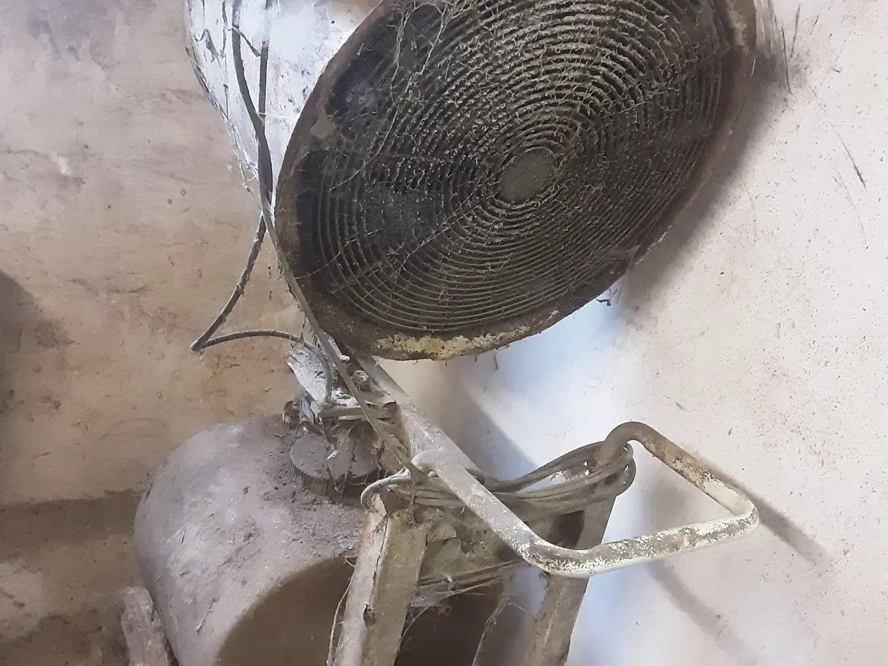 Billede 4 - Forstøver  har været brugt i stald 