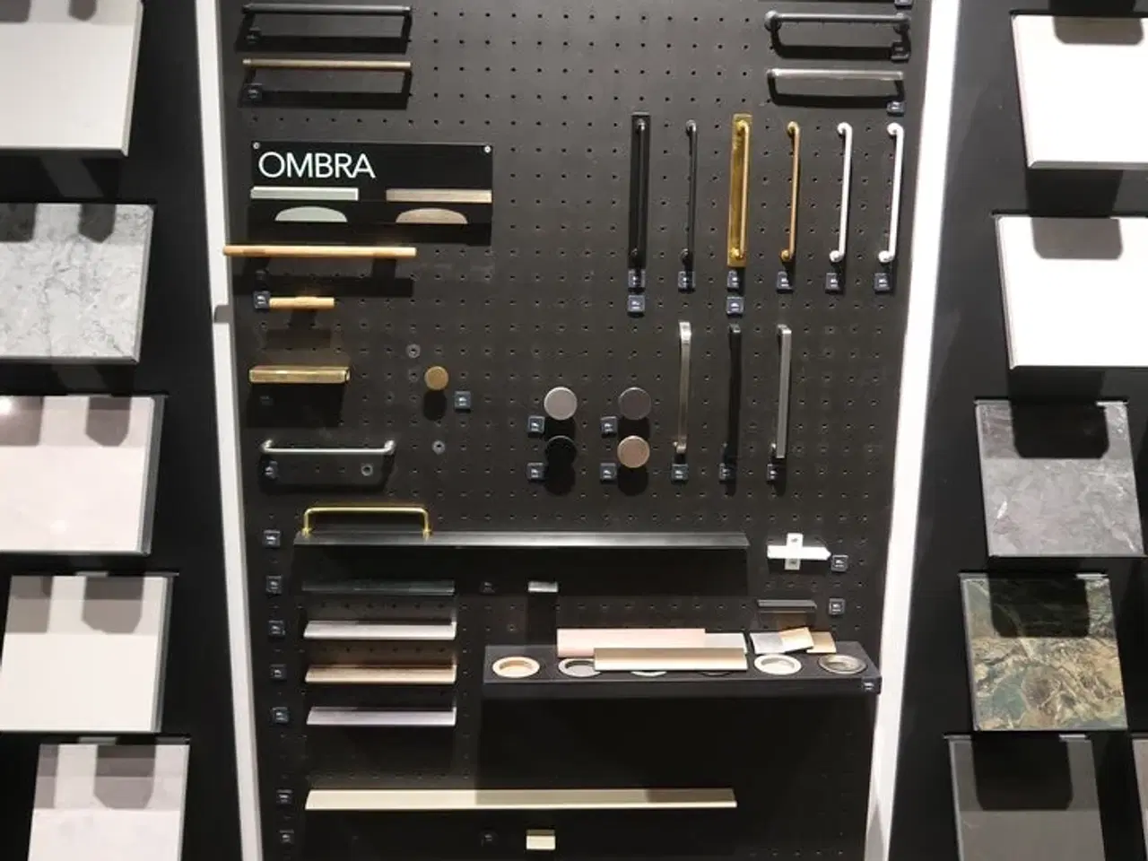 Billede 7 - Vægplader med parti Låger, bordpladeprøver, greb m.m.