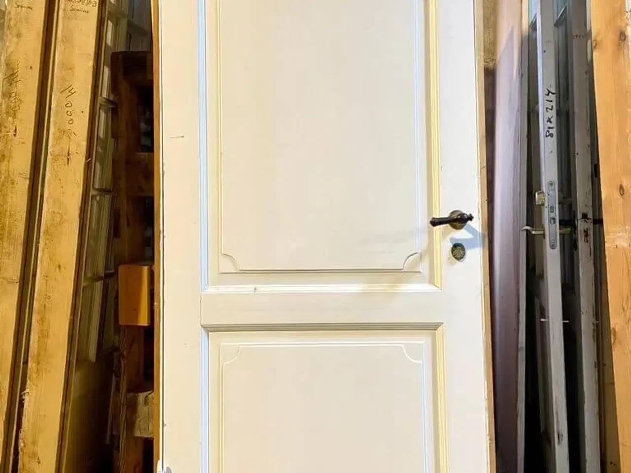 Billede 1 - Klassisk fyldningsdør m. fine fyldninger