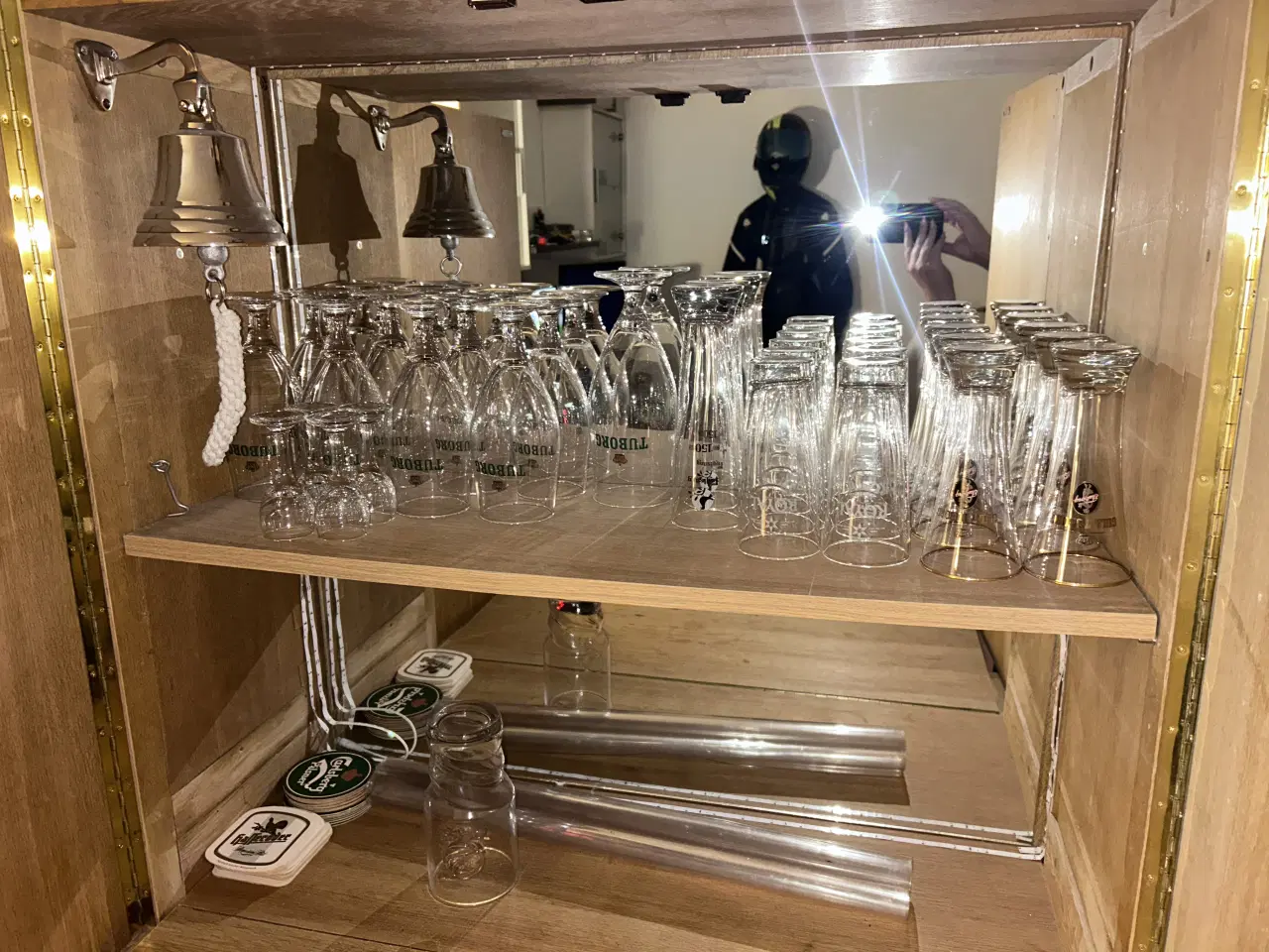 Billede 1 - Hjemmelavet ølskab m. vintage klokke