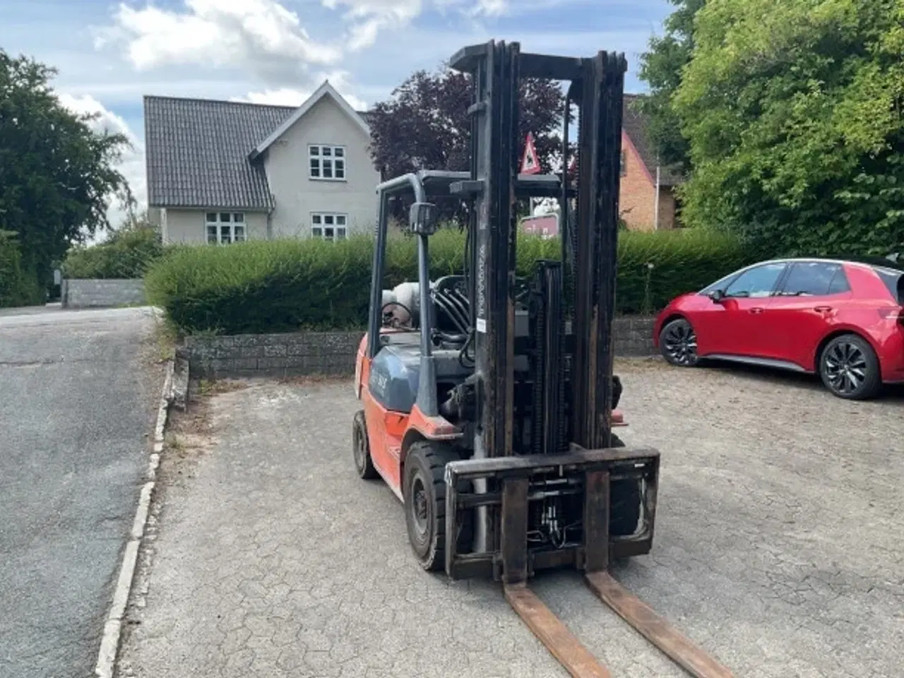 Billede 3 - 2500kg gastruck med Triplexmast med friløft  Fra2006