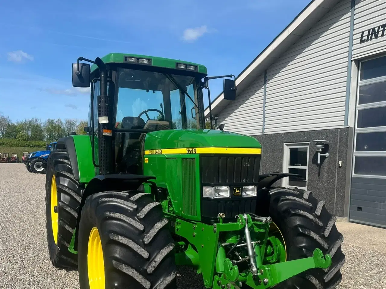 Billede 18 - John Deere 7710 8.1L motor, store hjul og frontlift. En ejeres velholdt gård traktor.