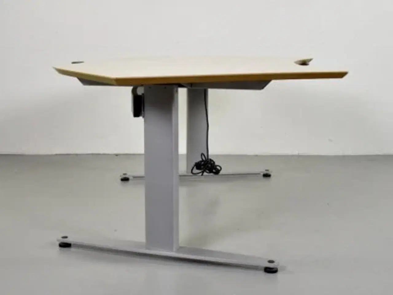 Billede 4 - Hæve/sænkebord med boomerang formet plade i birk