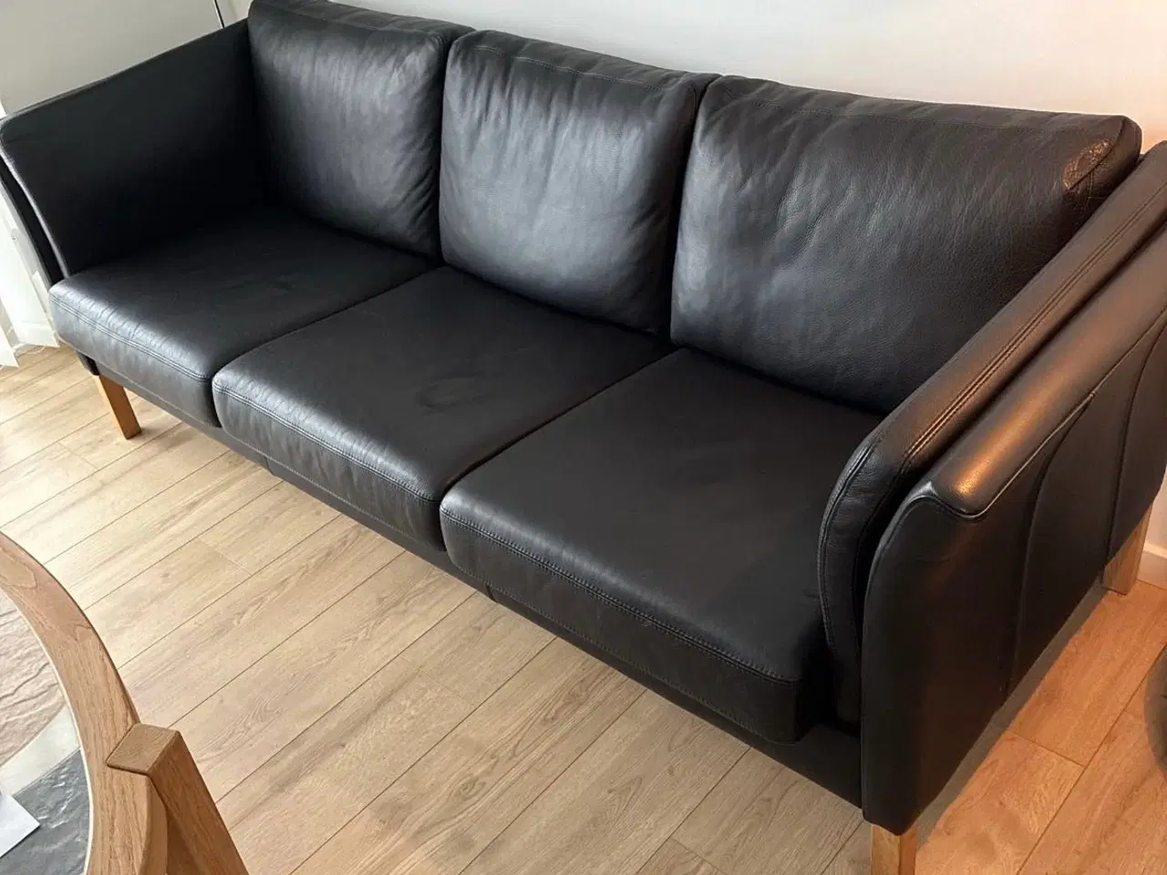 Billede 3 - 3-personers sort lædersofa