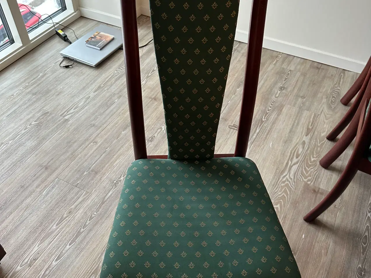 Billede 1 - Spisebord med stole