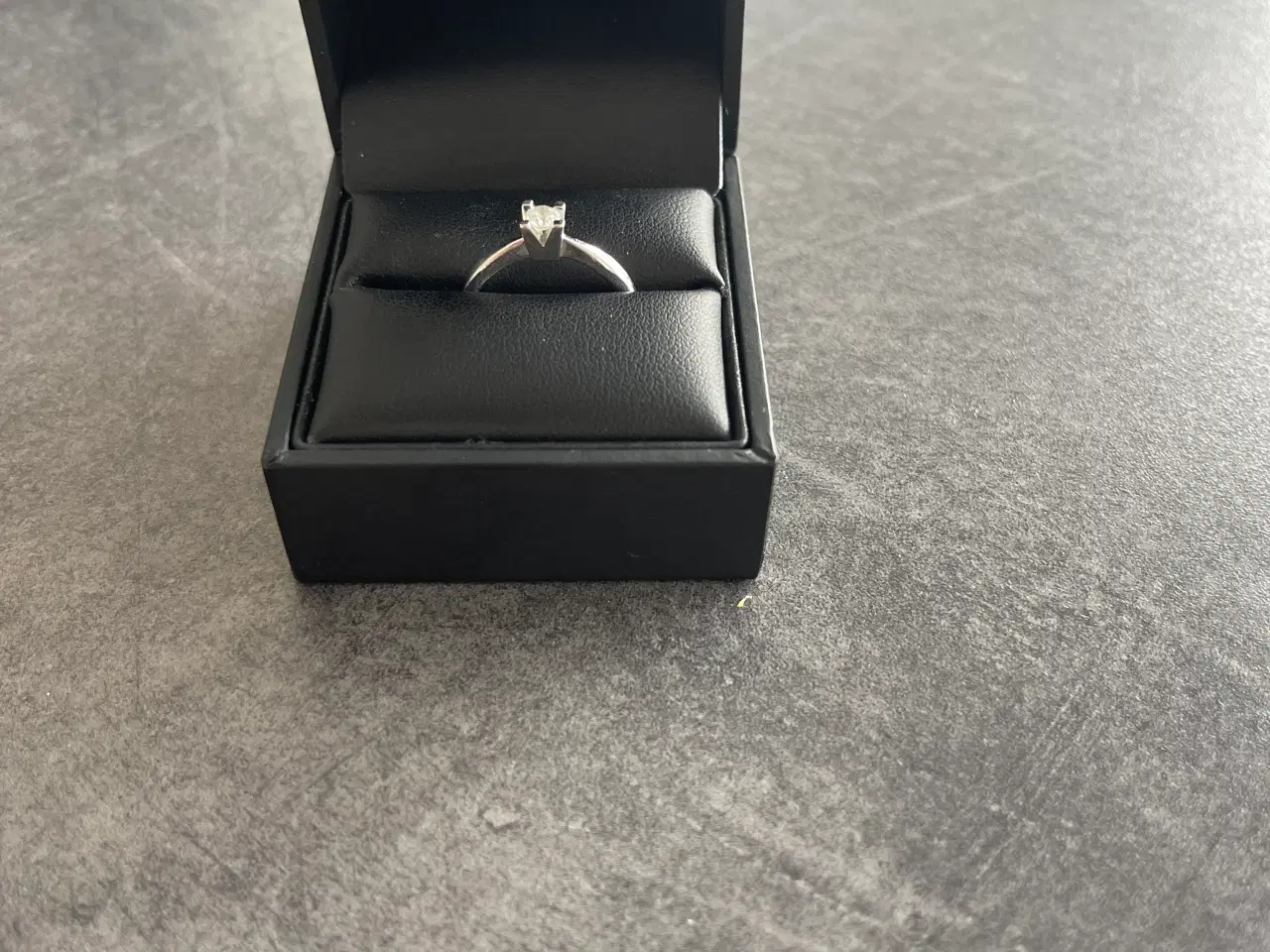 Billede 1 - Smuk Kleopatra diamant ring i hvidguld