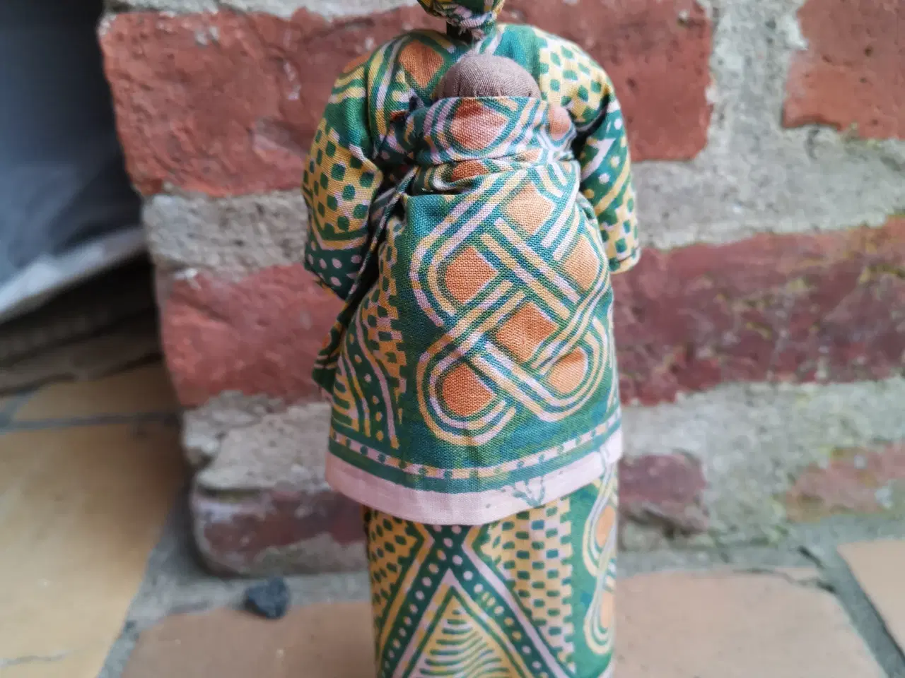 Billede 2 - Afrikansk figur med en lerkrukke