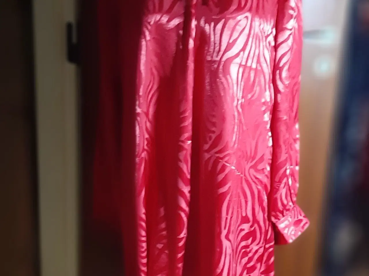 Billede 1 - Kjole. med zebra print. Lange ærme-VRS.str: 38/40