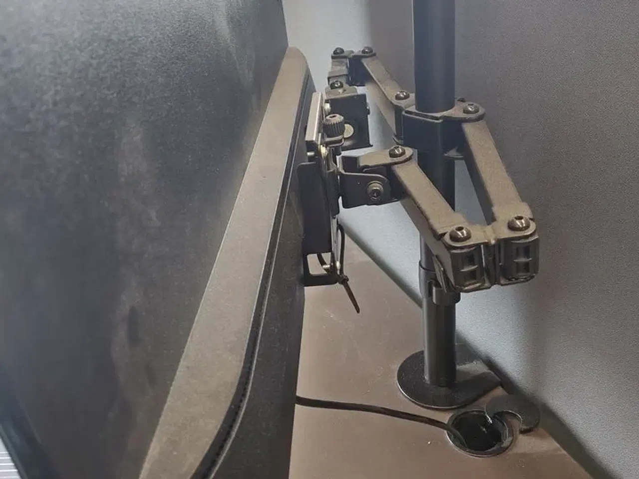 Billede 3 - En HP 32" skærm på stativ