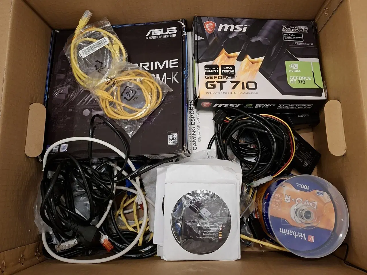 Billede 2 - 2 skærme plus diverse hardware