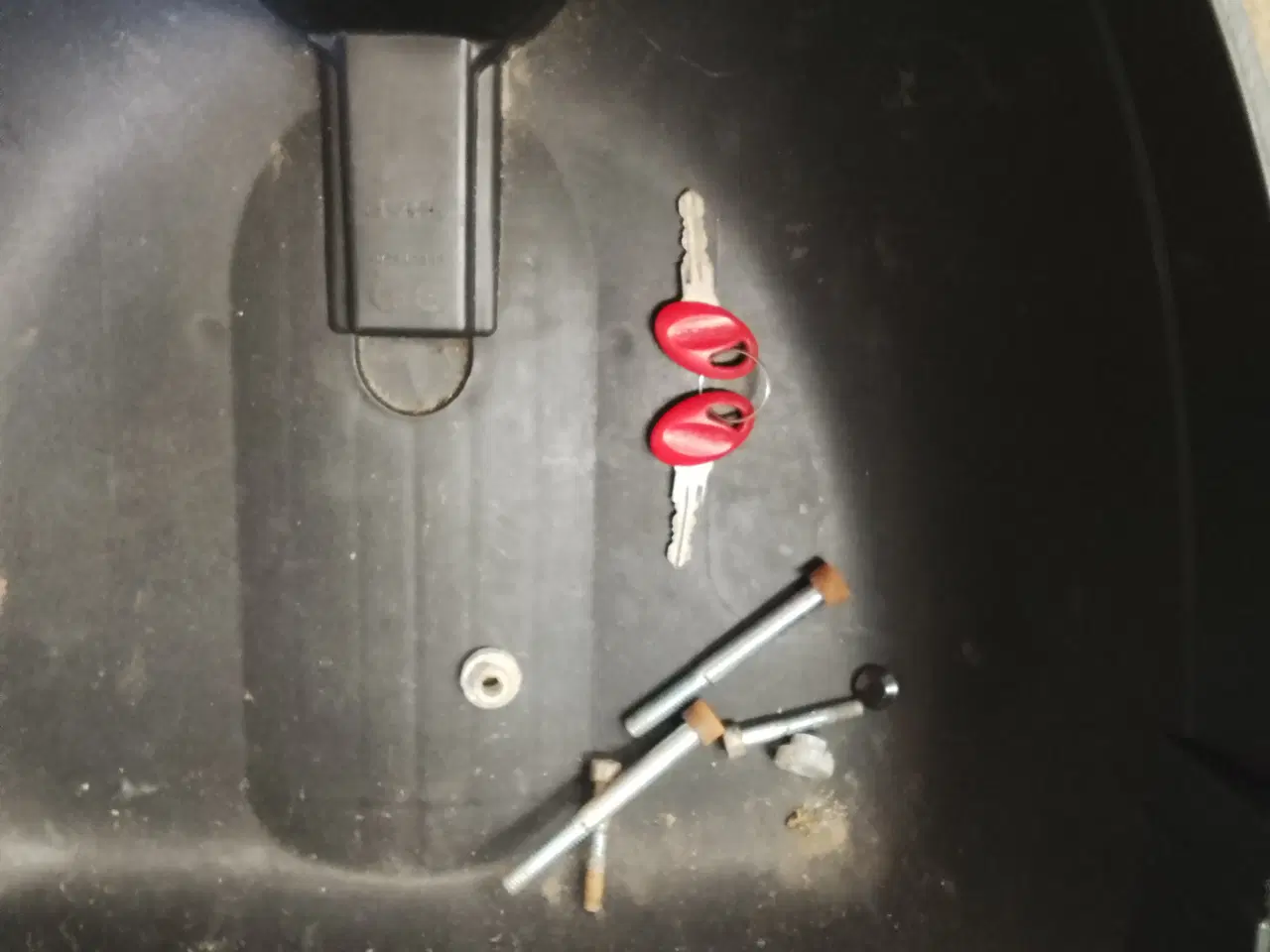 Billede 4 - Bagagebærer med boks til yamaha neos Både til 2T o