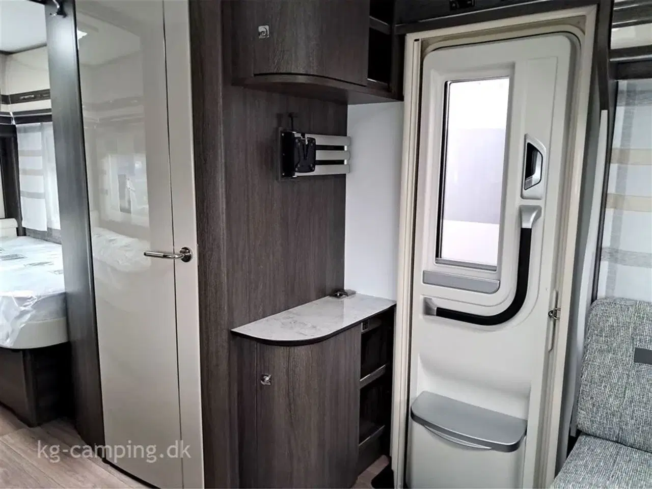 Billede 11 - 2024 - Fendt Diamant 560 SGW Enkeltsenge med udtræk samt ende rundsiddegruppe - Nu med ALDE centralvarme og vandbåren gulvvarme.