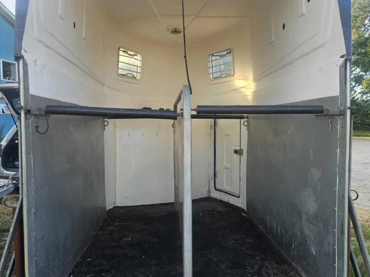 Billede 6 - Nysynet glasfiber hestetrailer med sadelrum