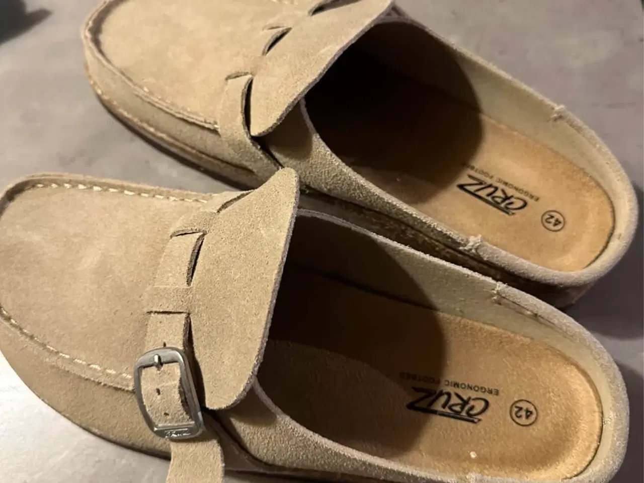 Billede 3 - Helt nye slippers str 42 sælges