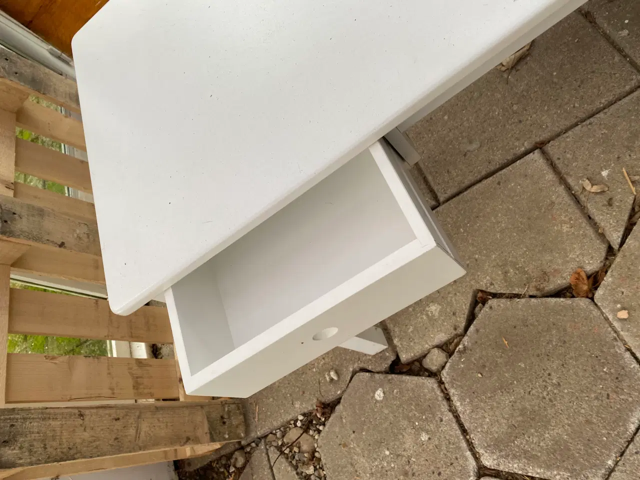 Billede 5 - Hvid bord fra IKEA