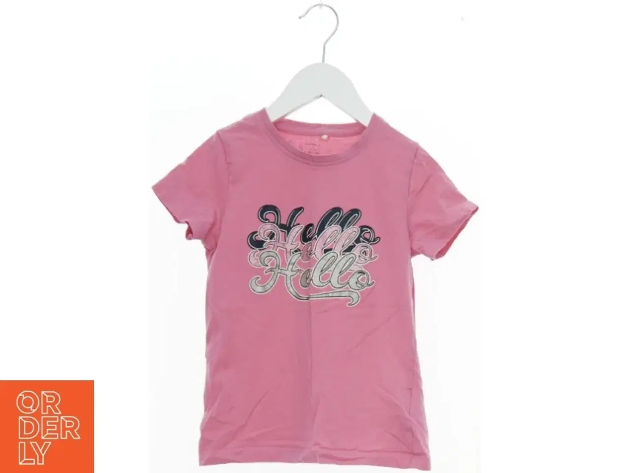 Billede 1 - Lyserød T-shirt med tekst fra Name It (str. 122)