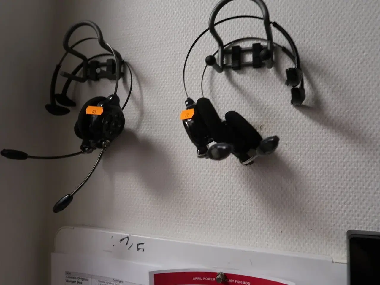 Billede 2 - 4 stk. headset med batterier og lader