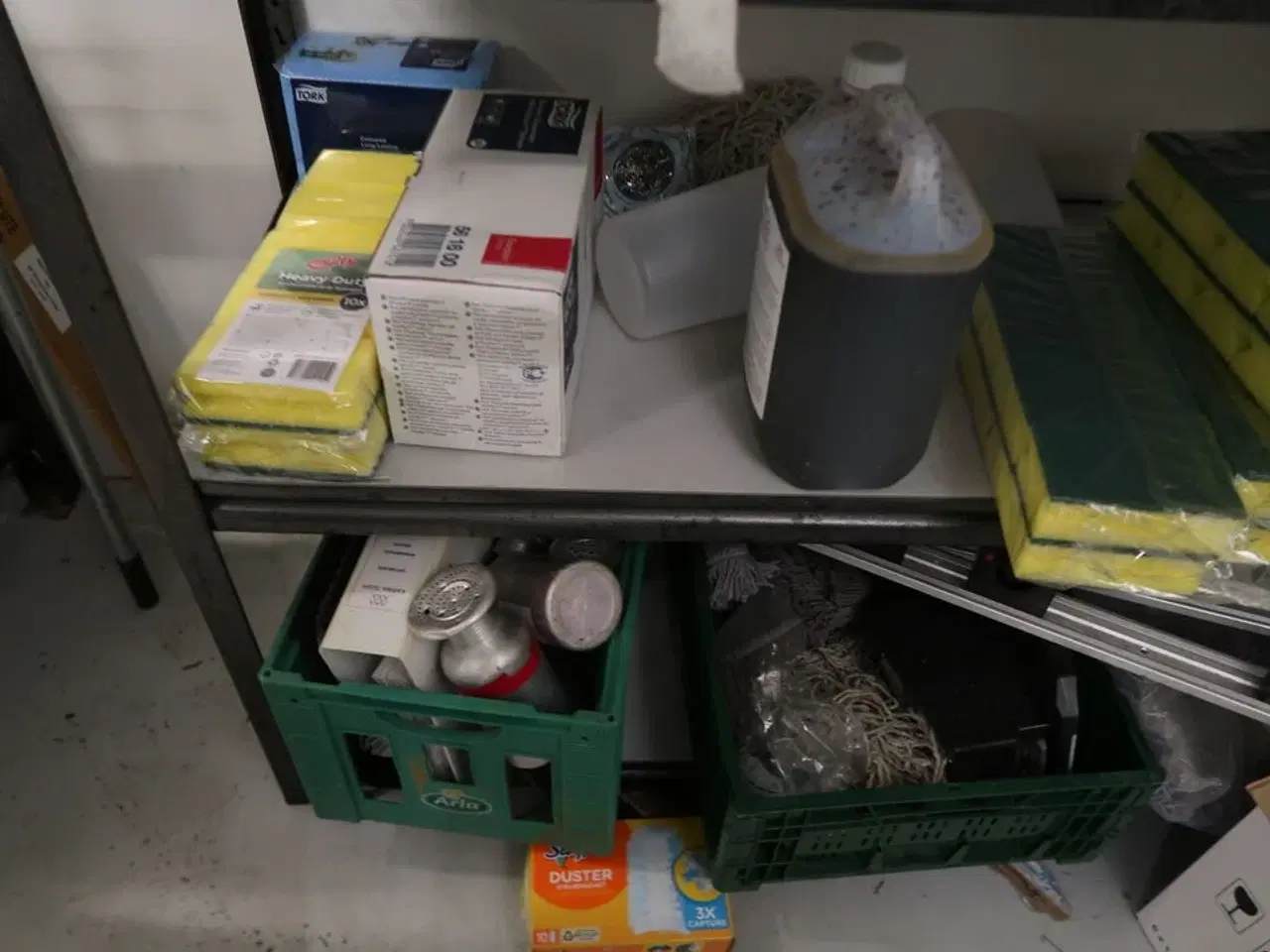 Billede 8 - Tøm reolen for indhold