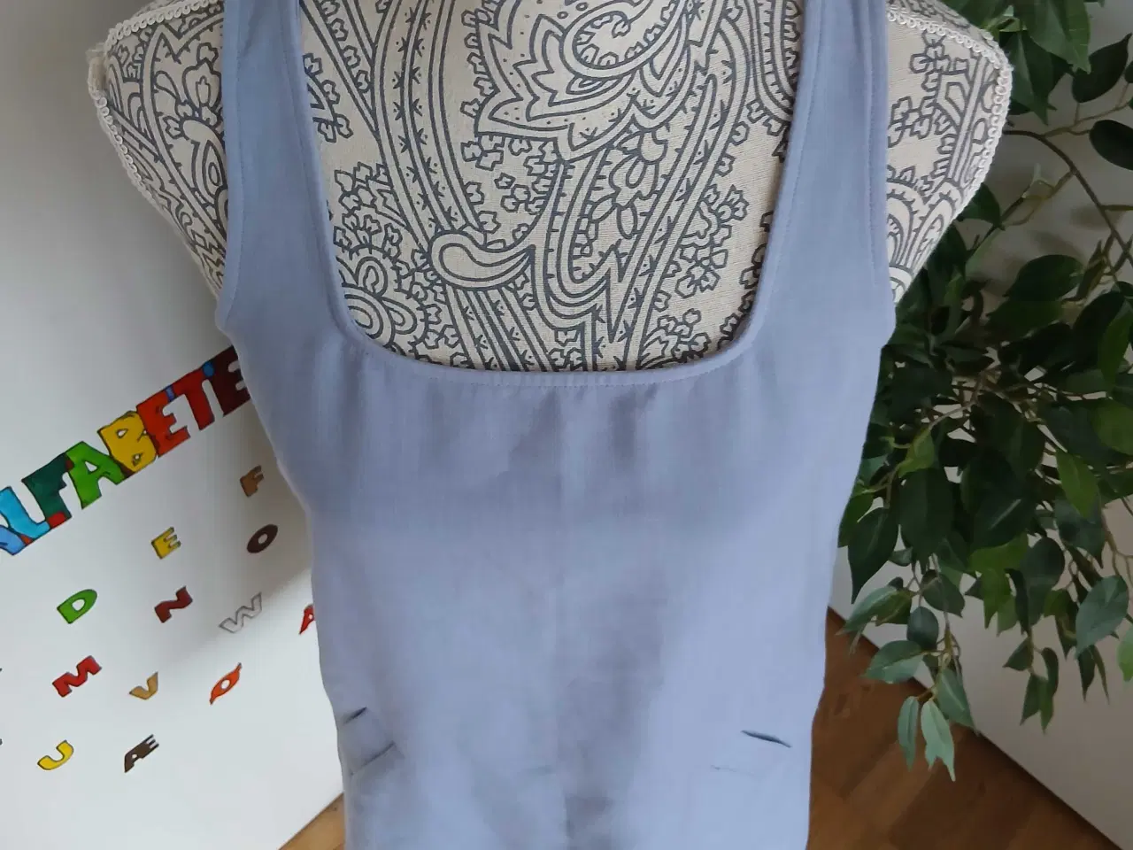 Billede 2 - Kjole. Moves. Small/36