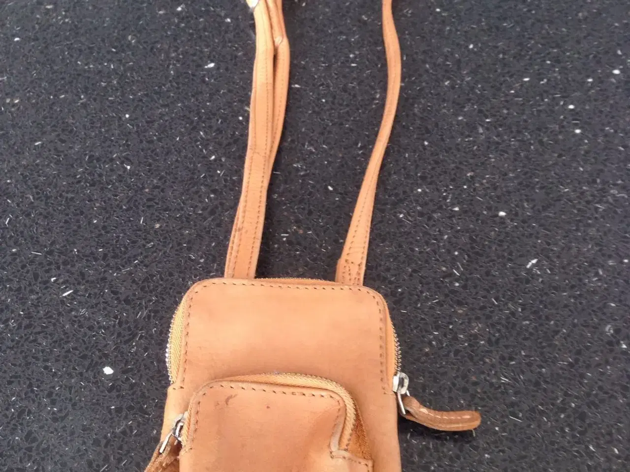 Billede 1 - Læder mobiltaske