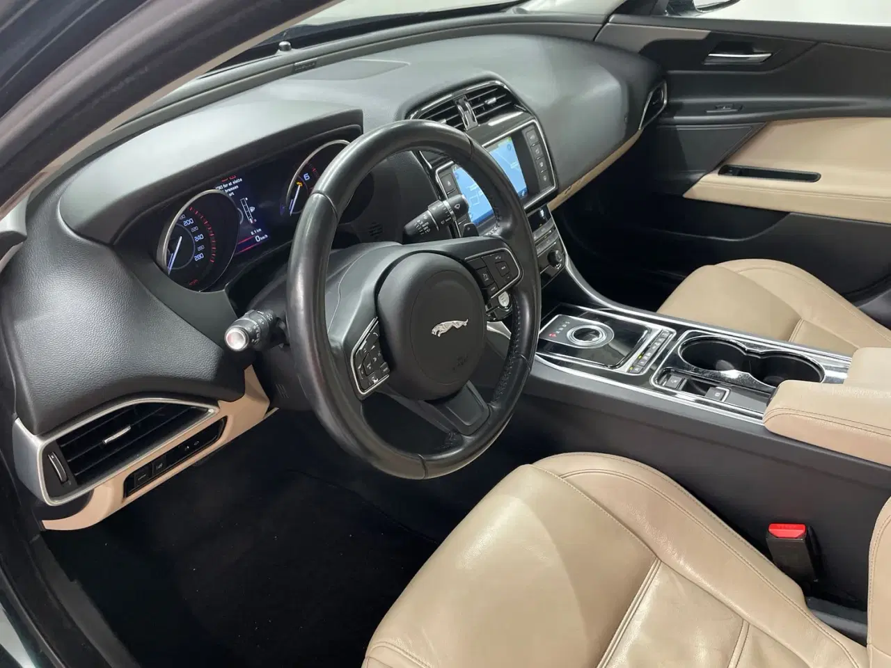 Billede 8 - Jaguar XE Prestige 2,0i benzin