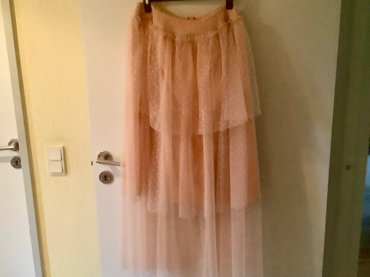 Billede 1 - Tyl nederdel i etager - aldrig brugt.